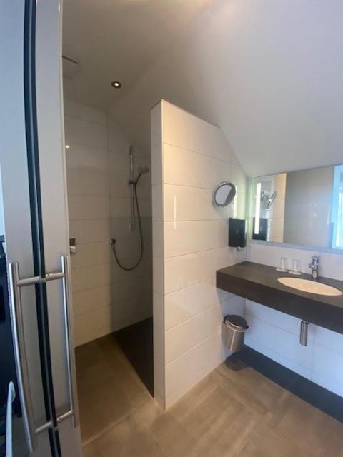 De Twee Linden Hotel Beneden-Leeuwen Room photo
